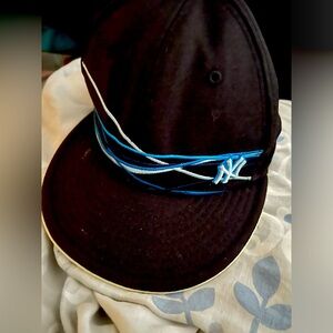Yankees 59 Fifty  Fitted Baseball Hat            Size  7 3/8